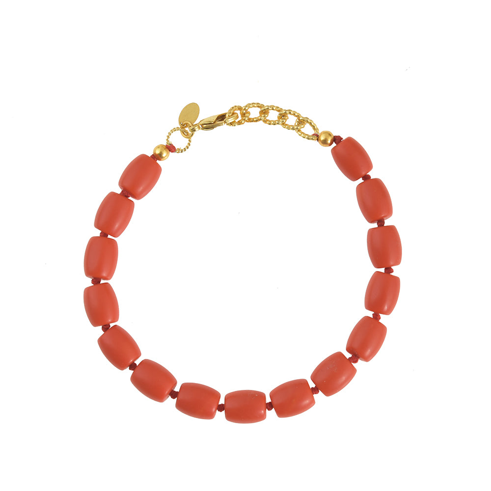 Koraal en gouden armbanden