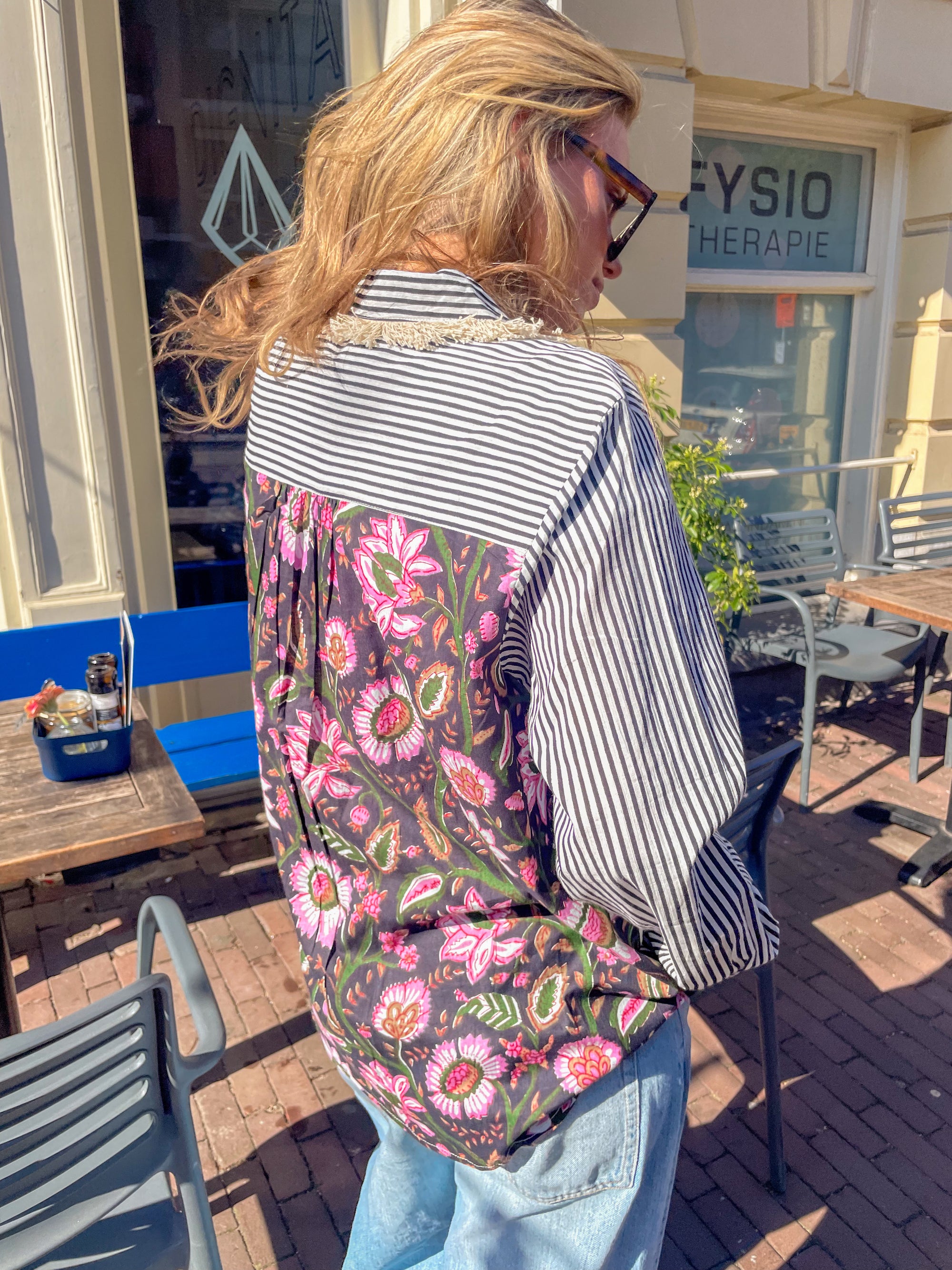 roze zwart witte blouse