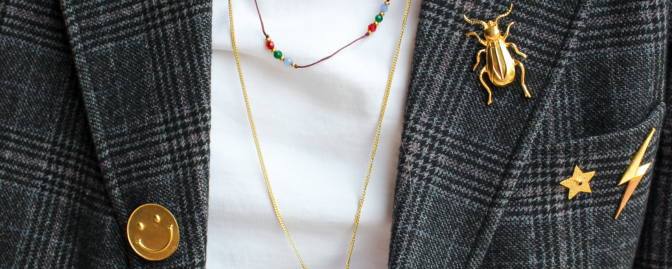 De comeback van de broche: 8 manieren om dit iconische sieraad te dragen