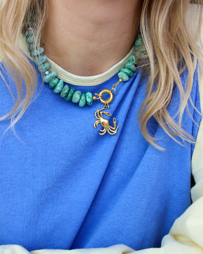 Gouden Krab Bedel Groot en Blauwe Edelstenen Ketting