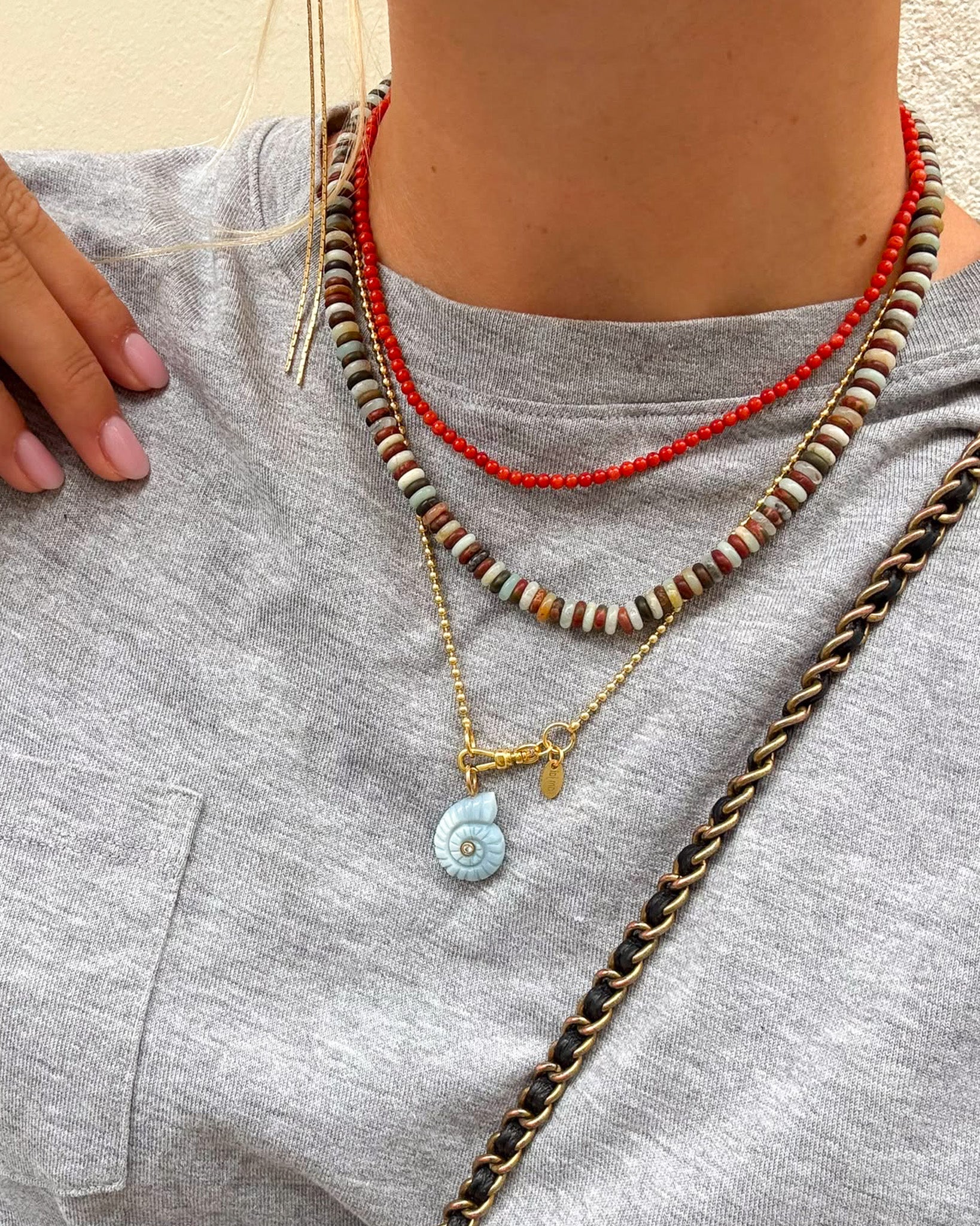 Aqua en Bruine Jade Edelstenen Ketting En Koraal