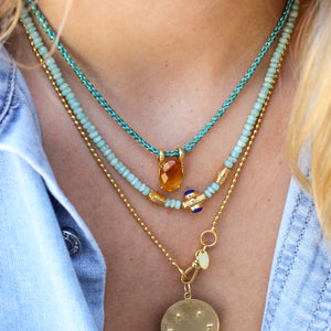 Blauwe edelstenen ketting en smiley