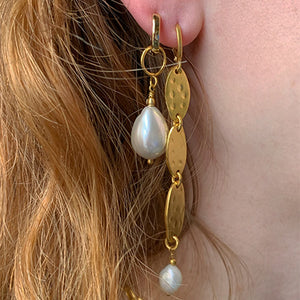 Small Hammerd Pearl Earring