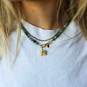 Edelstenen Turqouise_blokjes ketting met paardje bedel