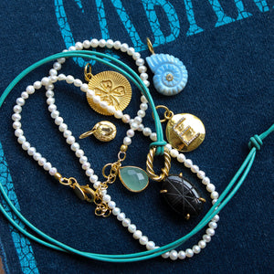 Edelstenen en gouden bedels Blauw