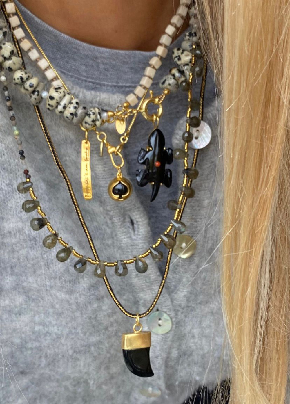 Gouden bedel schoppen zwarte onyx