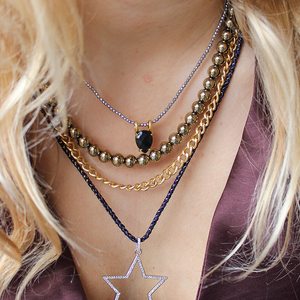 zwarte druppel bedel