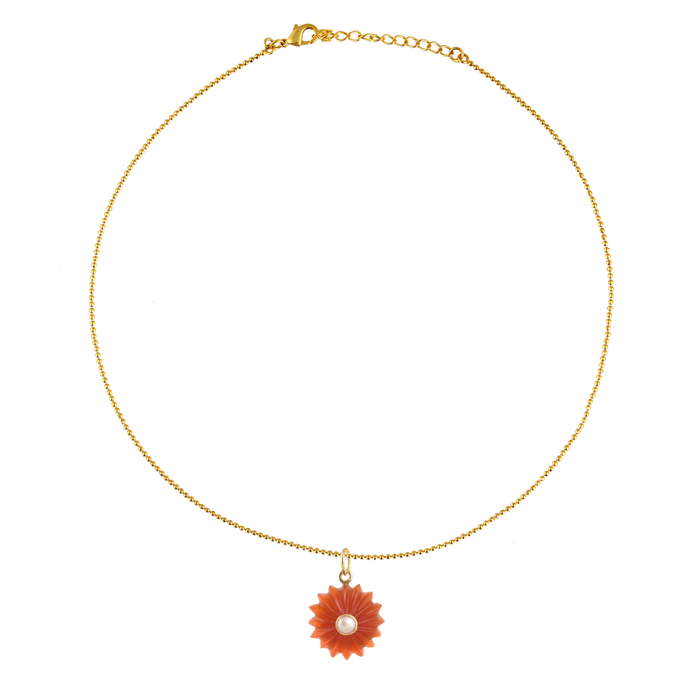 Gouden_balletjes_ketting_met_carneool_bloem bedel