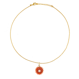 Gouden_balletjes_ketting_met_carneool_bloem bedel
