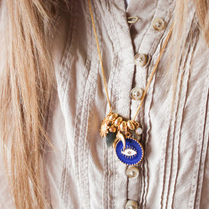 Gouden ketting met verschillende bedels