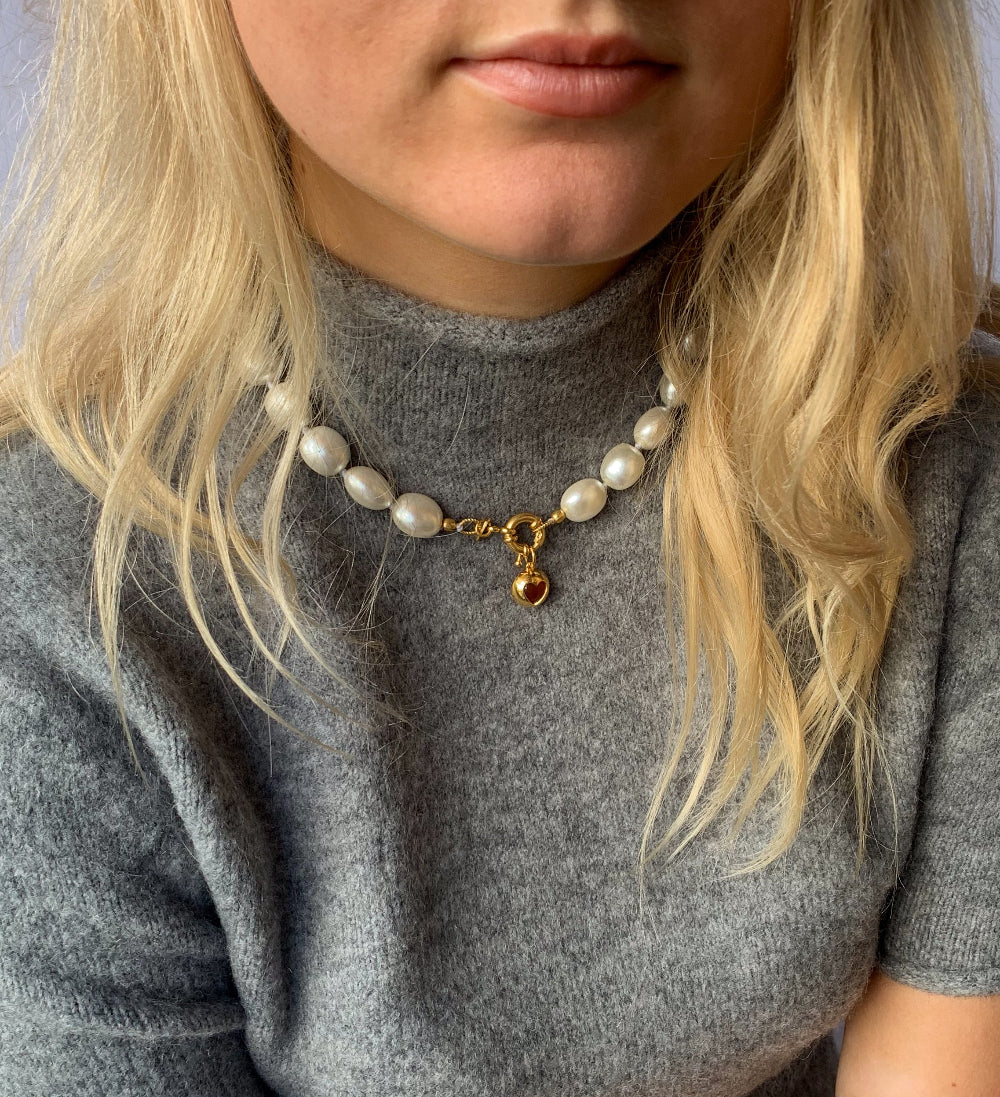 Grote taiwan parel ketting met hartjes bedel