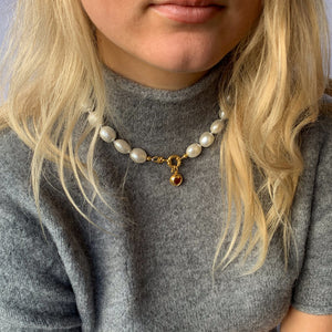 Grote taiwan parel ketting met hartjes bedel