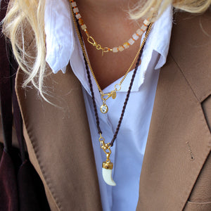 Handgeknoopte Blokjes Ketting Gele Agaat gehamerde geboortesteen aquamarijn bruine koord ketting met slot en witte aventurijn tand bedel