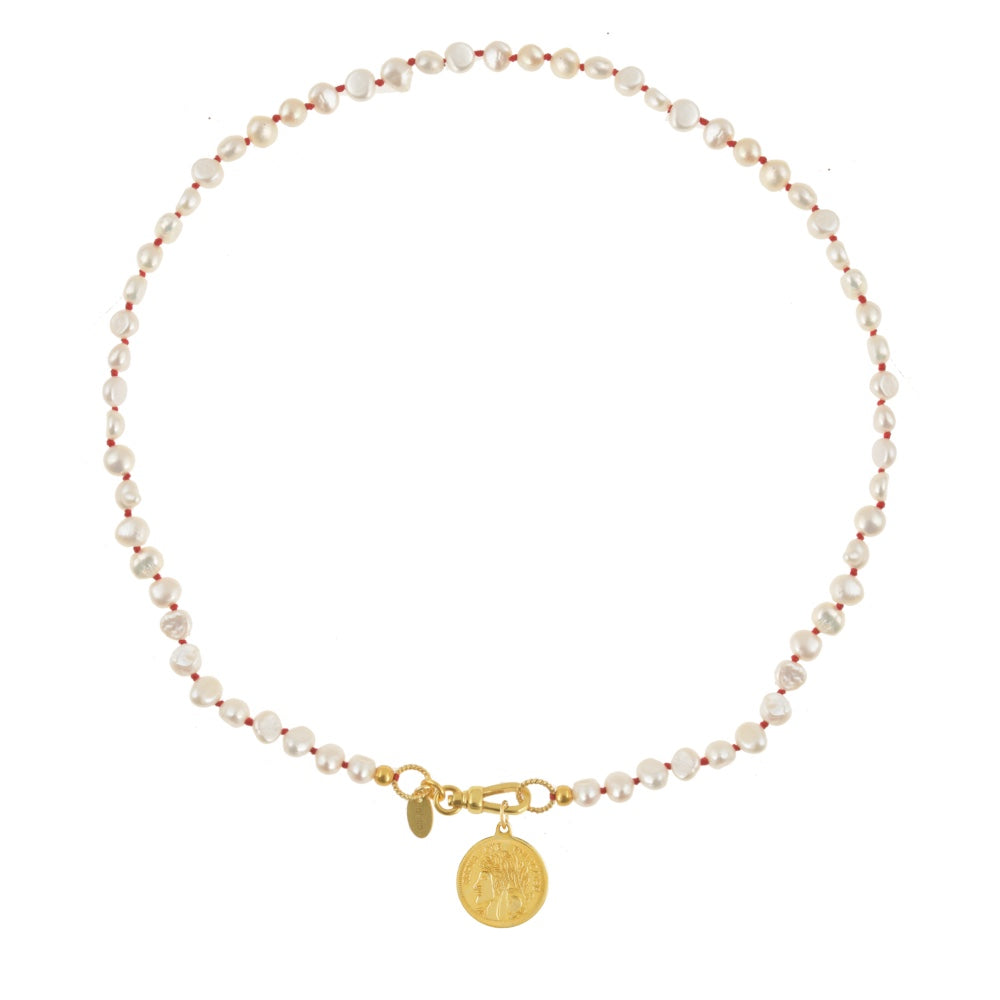 Handgeknoopte parelketting met munt bedel