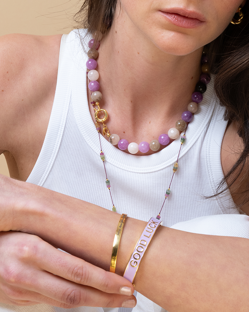 Lila Emaille Bangle Good Luck