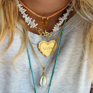 Love bedel en witte koraal ketting