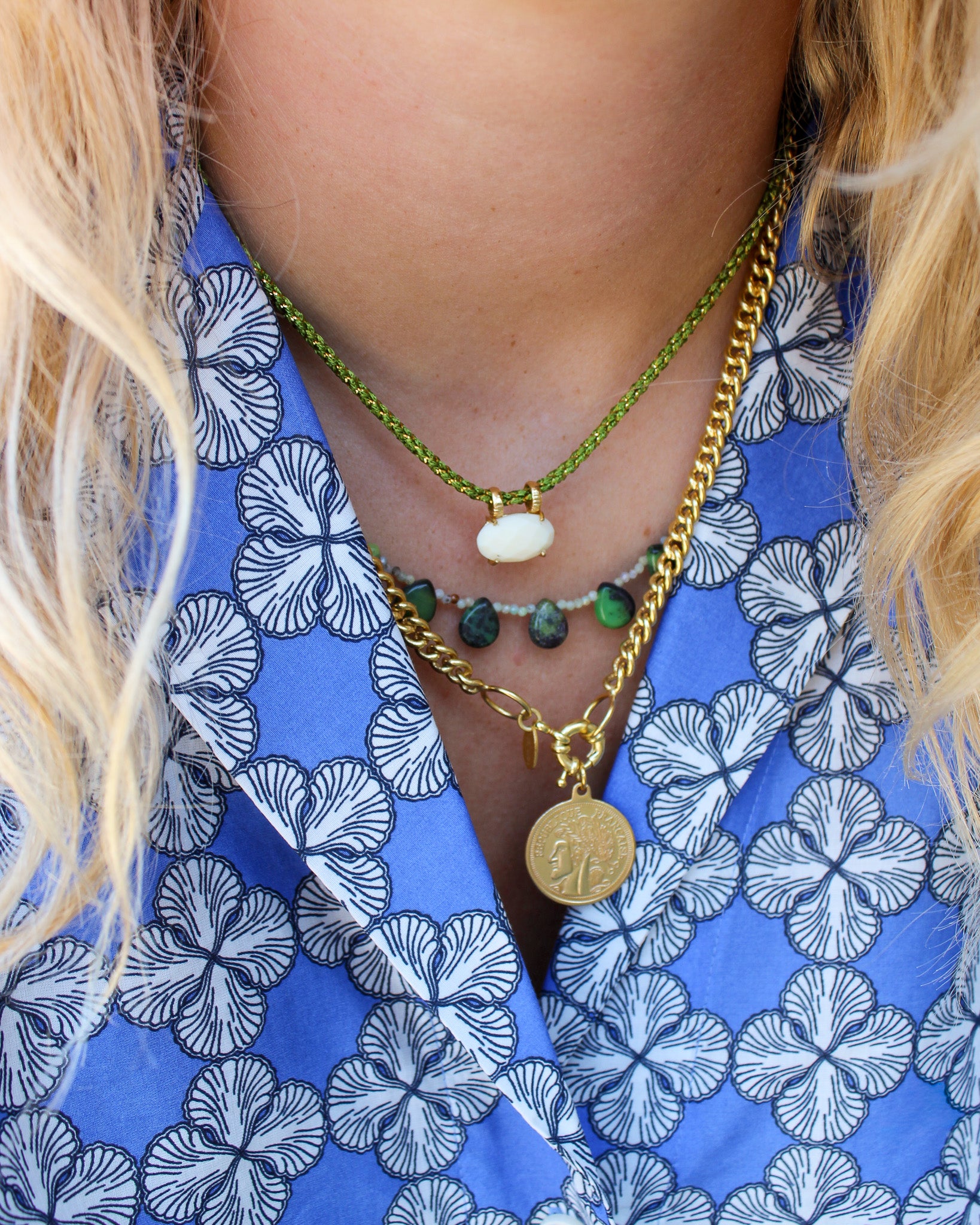 Munt bedel aan gouden ketting