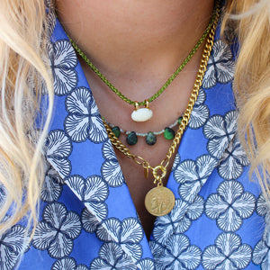 Munt bedel aan gouden ketting