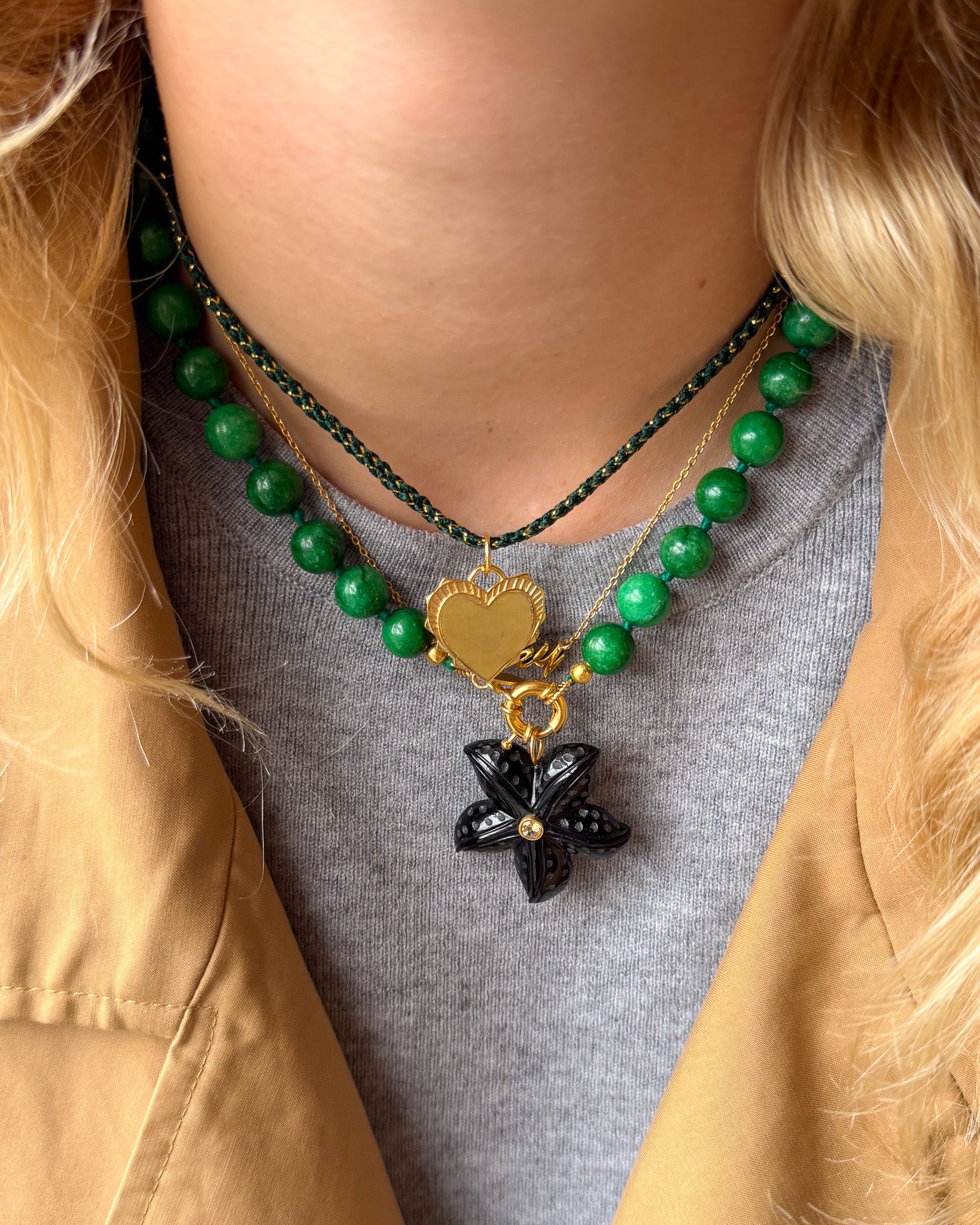 Zwarte Onyx Zeester Bedel Met Groen Koord