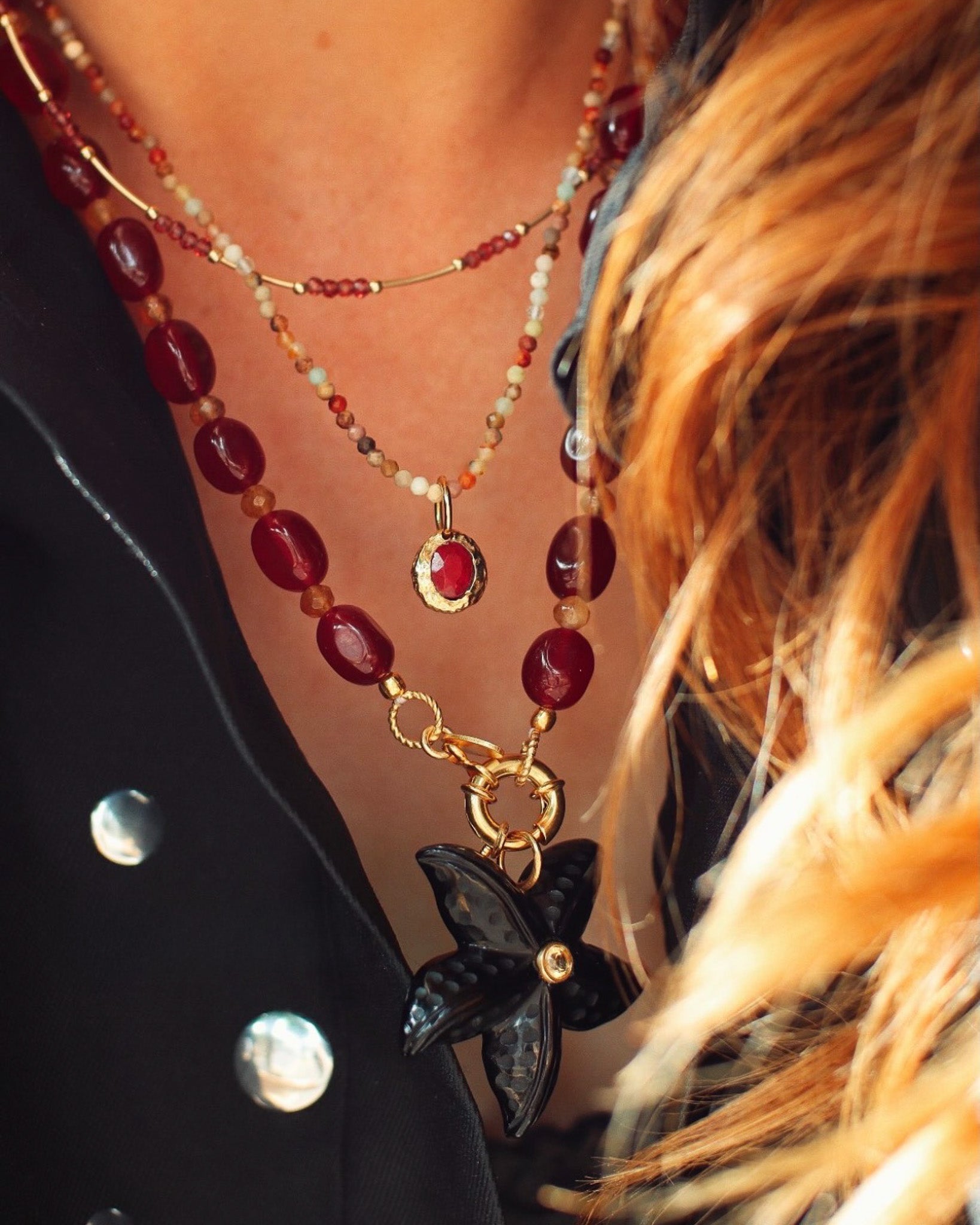 Zwarte Onyx Zeester Bedel Met Ruby jade
