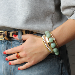 Gouden Bangle Armband met Zwarte Onyx