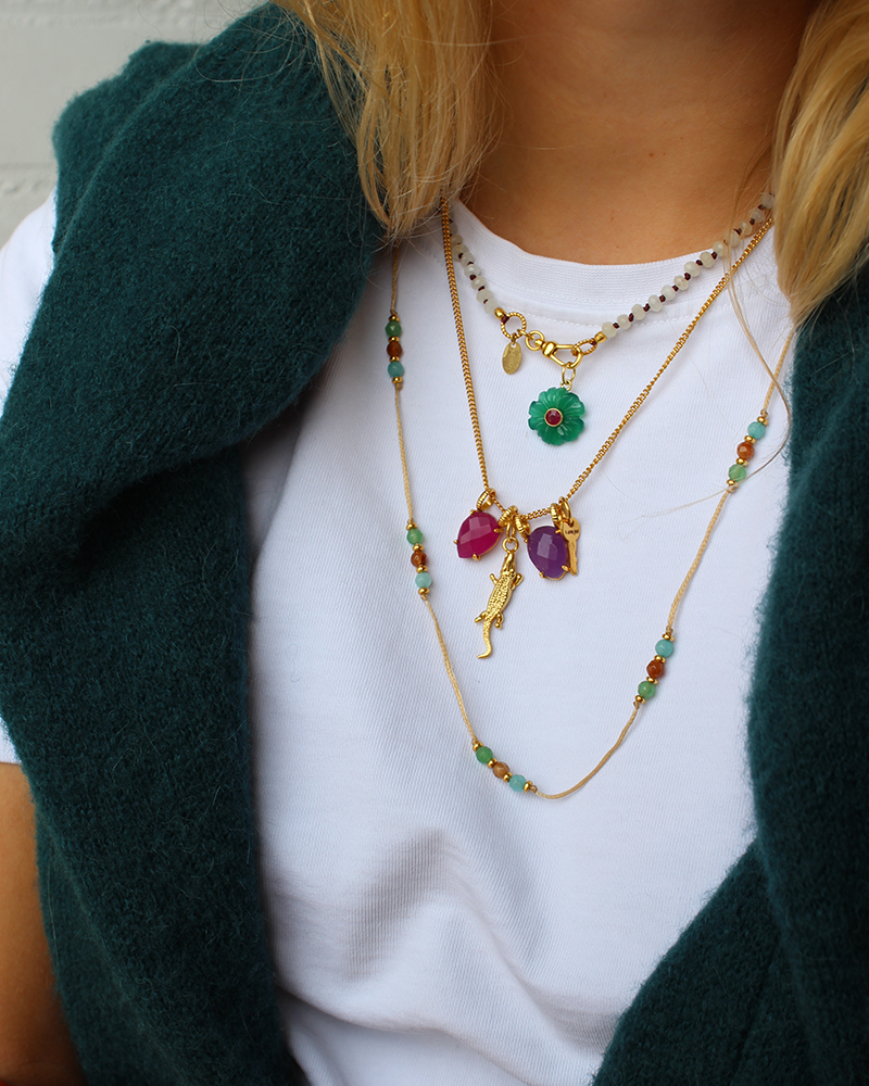 Groene Onyx Bloem Bedel Met Ruby Steentje
