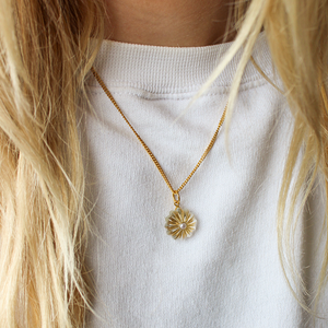 gouden ketting met  kristal bloem bedel