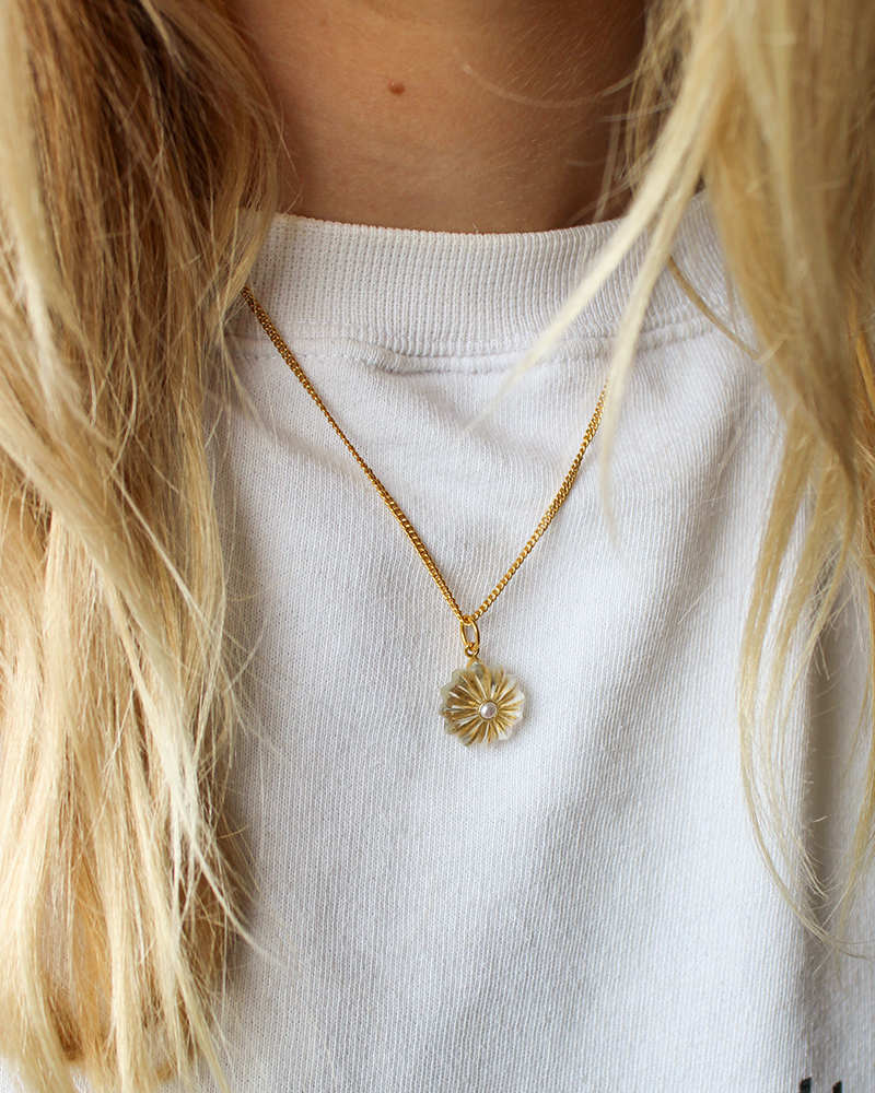 gouden ketting met  kristal bloem bedel