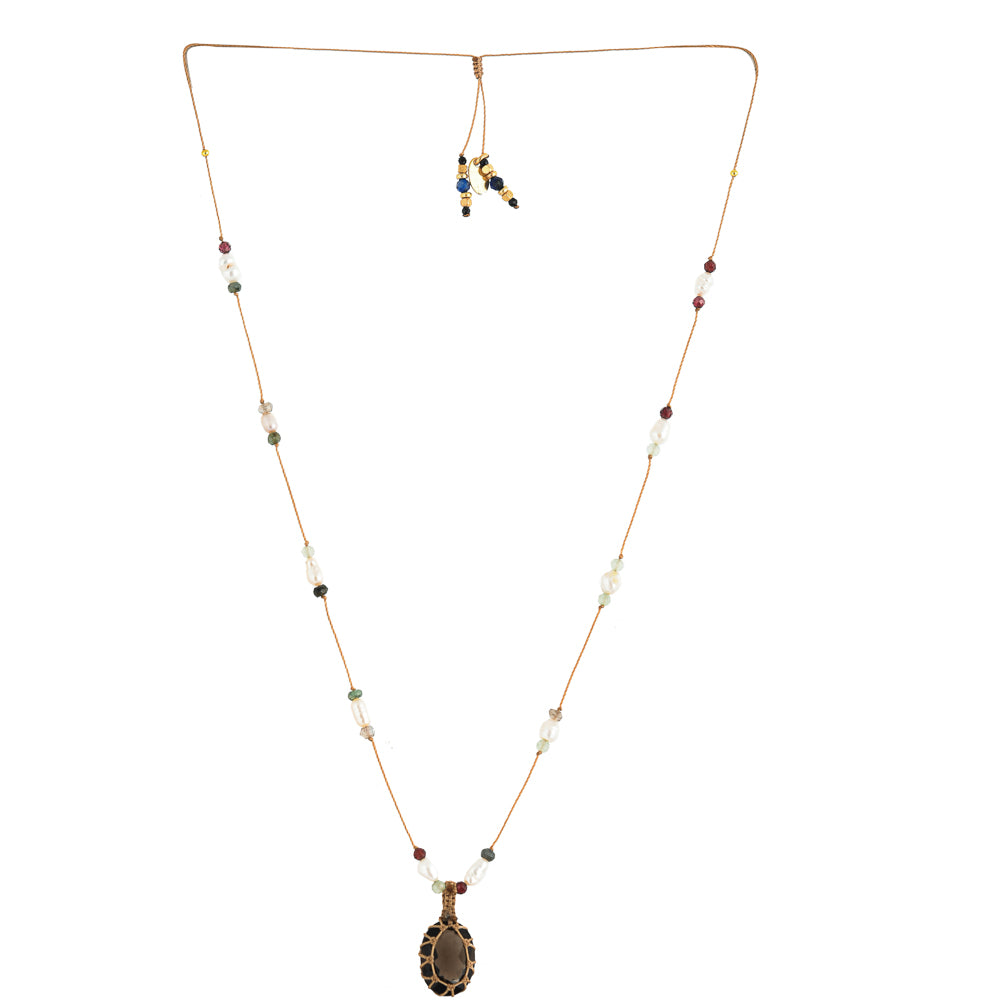 handgeknoopte ketting met parels, edelstenen en rookkwarts hanger