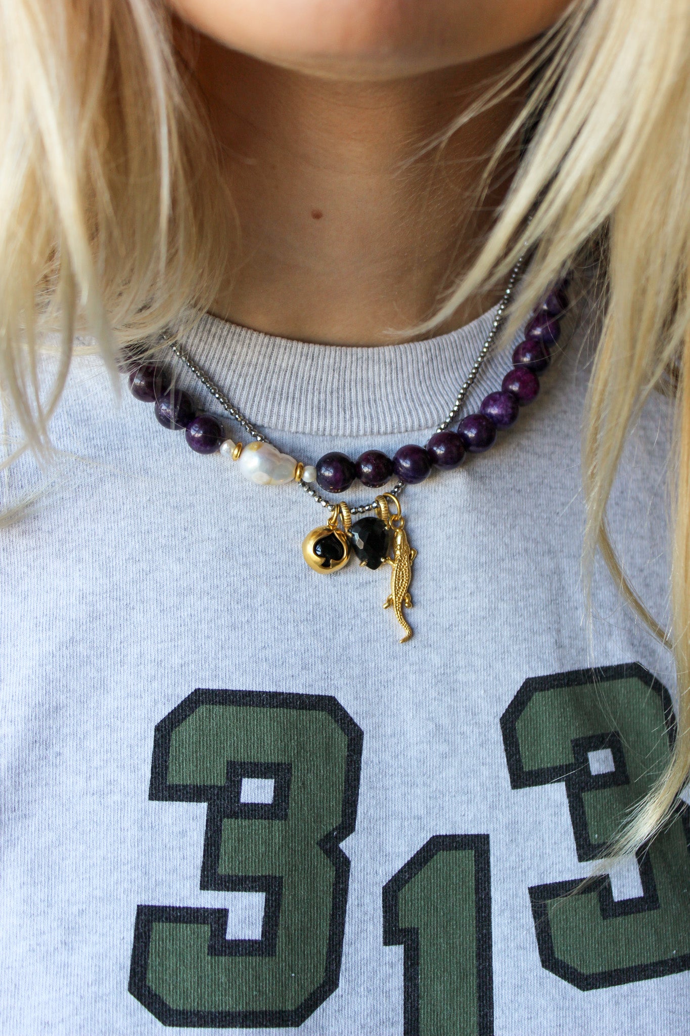 pyriet ketting met bedels en paarse jade ketting met parel