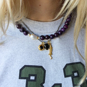 pyriet ketting met bedels en paarse jade ketting met parel