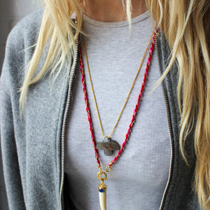 Roze rood satijnen ketting